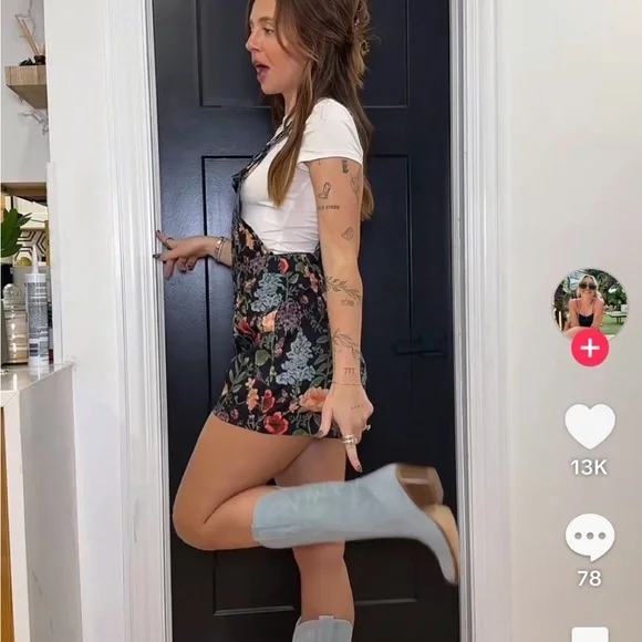 New XL Cider Corduroy Floral Overalls Romper. - Picture 5 of 13